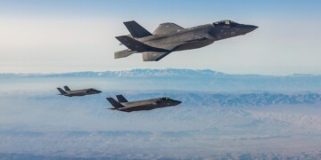 צפו: מטוסי ה׳אדיר’ בדרך לתקיפה באיראן