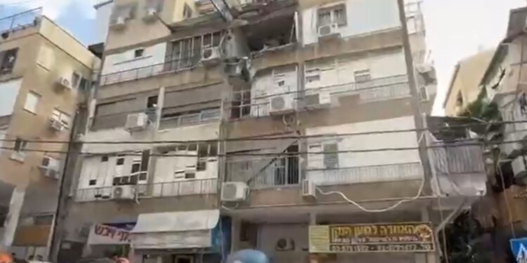 פצוע בינוני מפגיעת רסיס במטח האחרון בבני ברק