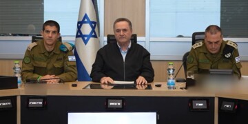 שר הביטחון: נהרוס בתים בלבנון על פי המודל שעשינו בעזה