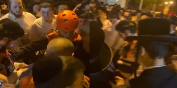 צפו: כולם נקבצו ובאו לך – להביט ברסיס