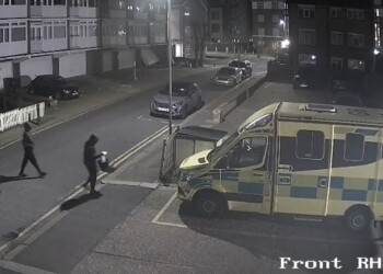 לונדון: ארבעה אמבולנסים של ארגון ‘הצלה’ הוצתו