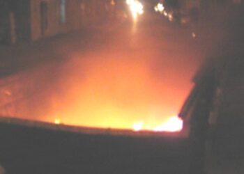 בני ברק: שני נערים נעצרו; אחד הצית פח השני הפעיל זיקוקים