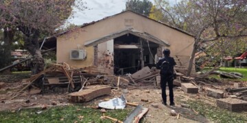 נפגעת קל ביישוב כברי שבצפון; טיל חיזבאללה פגע פגיעה ישירה