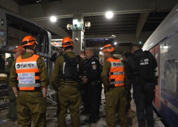 צפו: כוחות פיקוד העורף בזירת ההרס בתחנת הרכבת