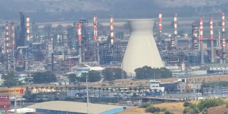 בז”ן הודיעה לבורסה: נפגע מתקן בבתי הזיקוק