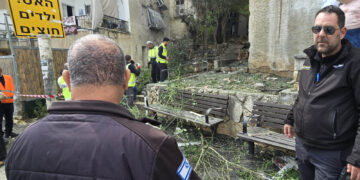 חיפה: פצצת מצרר בלב השכונה החרדית בין שני בניינים