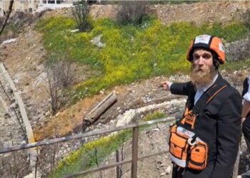 צפו: שברי טיל בסמוך לקבר האר”י ז”ל בצפת