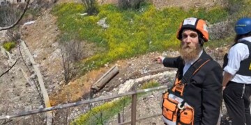 צפו: שברי טיל בסמוך לקבר האר”י ז”ל בצפת