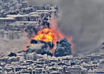 כך הופצץ הבונקר של חמינאי על פני רחובות שלמים