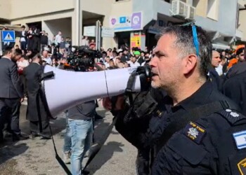 טירוף: המונים הגיעו אל זירת הנפילה