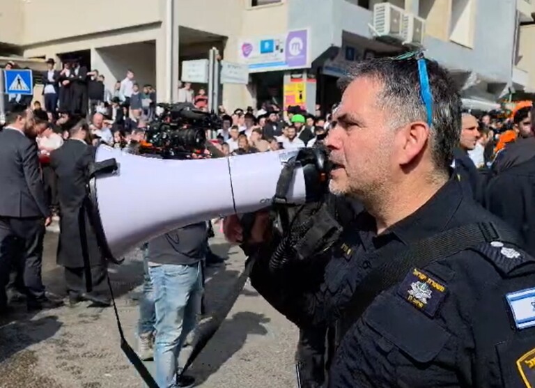 טירוף: המונים הגיעו אל זירת הנפילה