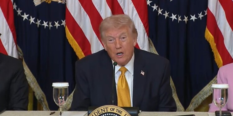 טראמפ: חזיתי שאיראן תשתמש במיצרי הורמוז כנשק