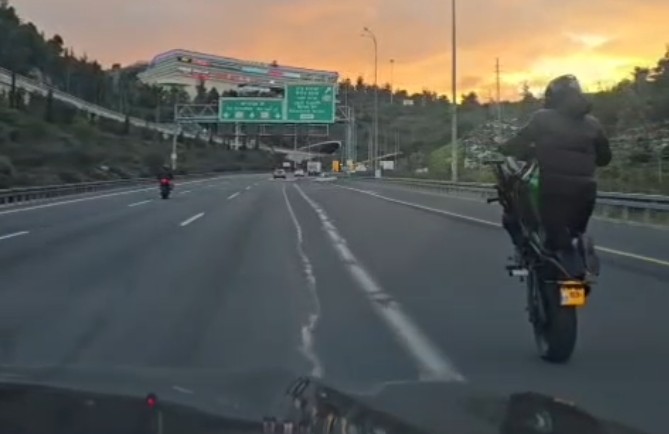 צפו: הנהג המופרע ממזרח ירושלים הרים גלגל, קילל ונעצר