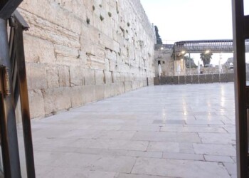 הכותל שומם בשל המלחמה הצלם שמעון תיעד