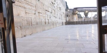 הכותל שומם בשל המלחמה הצלם שמעון תיעד