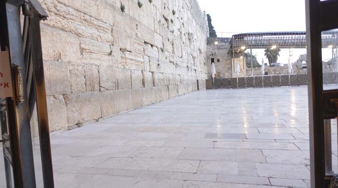 הכותל שומם בשל המלחמה הצלם שמעון תיעד