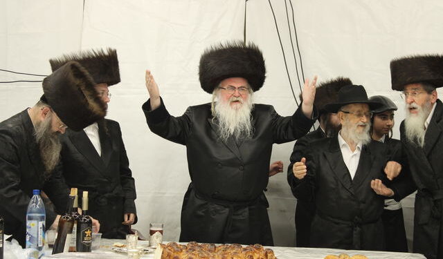 פורים בחצר הקודש ביאלא