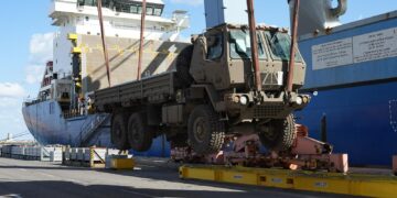 טונות של ציוד צבאי הובאו לישראל אל נמל חיפה