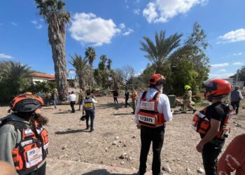 נמשכים השיגורים מאיראן; טיל נפל בין שני בתים במרכז