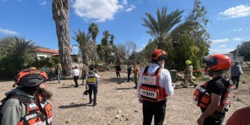 נמשכים השיגורים מאיראן; טיל נפל בין שני בתים במרכז