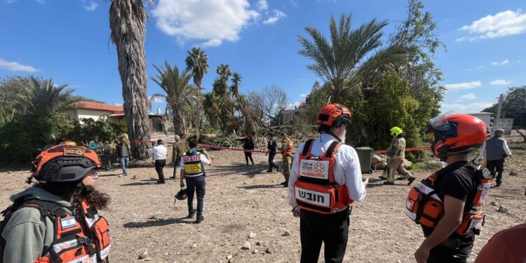 נמשכים השיגורים מאיראן; טיל נפל בין שני בתים במרכז