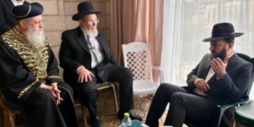 הרבנים הראשיים הגיעו לנחם ולא הצליחו לעצור דמעותיהם