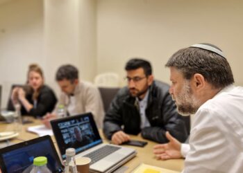 שר האוצר קיים ישיבת לקראת הצגת מתווה פיצויים למשק