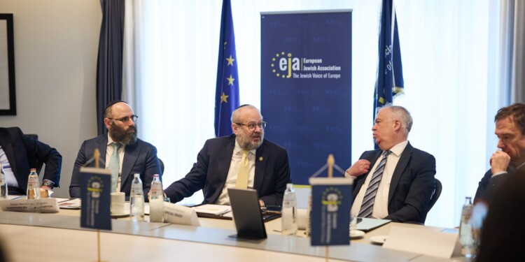 שליחו של טראמפ: הגבירו אבטחת יהודים באירופה