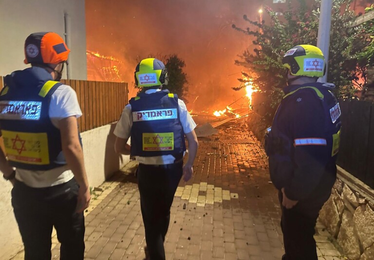 נהריה: פגיעה ישירה בשני בתים - שלושה נפגעים