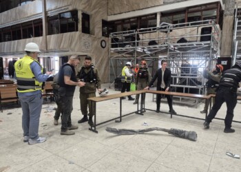 השמחות של באיאן הועתקו למקום אחר בעקבות נפילת הרסיס