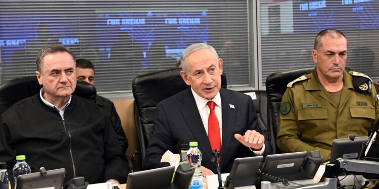 נתניהו לאיראנים: צאו לחגוג, אנחנו צופים מלמעלה