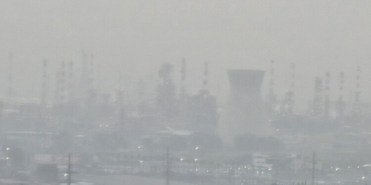 פגיעה בבתי הזיקוק בחיפה מטיל איראני