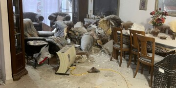 8 שיגורים מהבוקר; פגיעה בבית ברחובות – מספר נפגעים קל