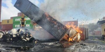 הטיל האיראני פגע במכולות של ממתקים ונייר: הנזק 6 מיליון