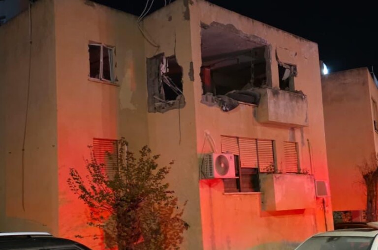 איראן שיגרה לצפון ולדרום - פגיעה ישירה במבנה בנשר