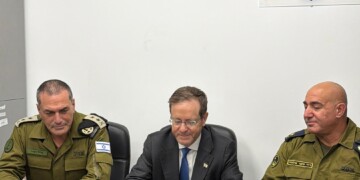 צפו: כשהנשיא פנה לחיילים בלב ים