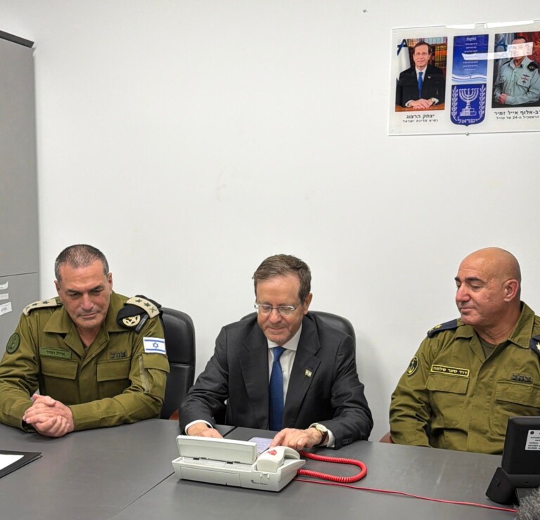 צפו: כשהנשיא פנה לחיילים בלב ים