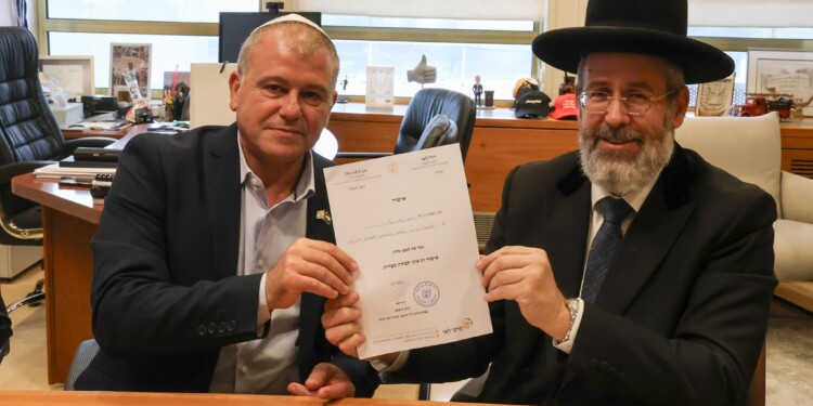 מנכ”ל הכנסת מינה את הגר”ד לאו לשליח מכירת החמץ של הכנסת