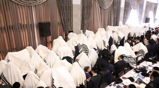 300 כהנים מברכים בהיכל ישיבת טשכנוב