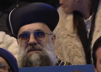 ועד עדת הספרדים בהתראה לרב ציונוב על לבישת גלימת הרשל”צ