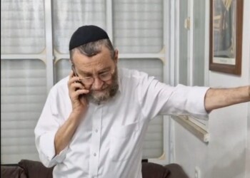 צפו: נתניהו מתעניין בטיל שנפל סמוך לביתו של גפני