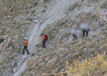 משפחה חרדית חולצה מנחל אוג כשהם סובלים מתשישות