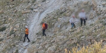 משפחה חרדית חולצה מנחל אוג כשהם סובלים מתשישות