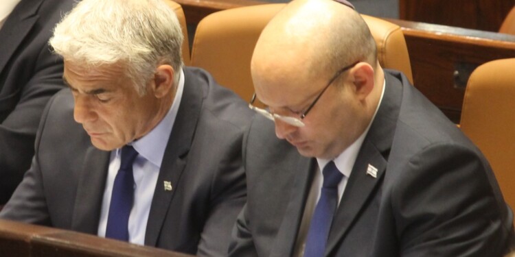 בנט ולפיד מתאחדים לרשימה אחת לבחירות הקרובות