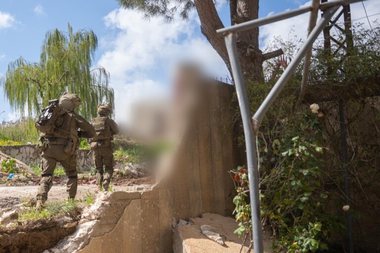 צה"ל השלים את כיתור עיירת החיזבאללה בינת ג׳בייל