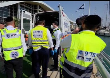 צפו: קדיש לפני העברת גופת הבחור לאבו כביר