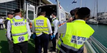 צפו: קדיש לפני העברת גופת הבחור לאבו כביר