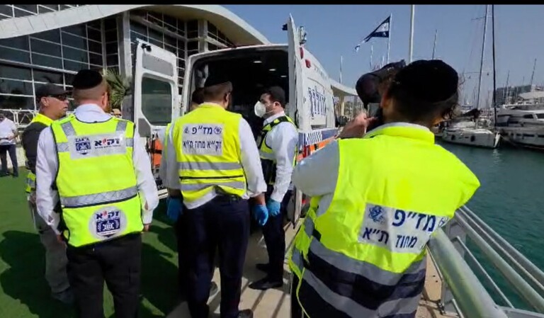 צפו: קדיש לפני העברת גופת הבחור לאבו כביר