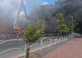 מודיעין עילית: שריפת ענק במתחם המסחרי – חשש לקריסת המבנה