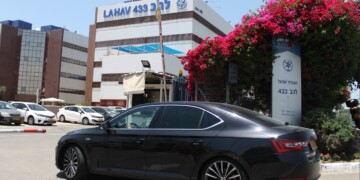 השר מיקי זוהר התייצב בפעם השנייה לחקירה